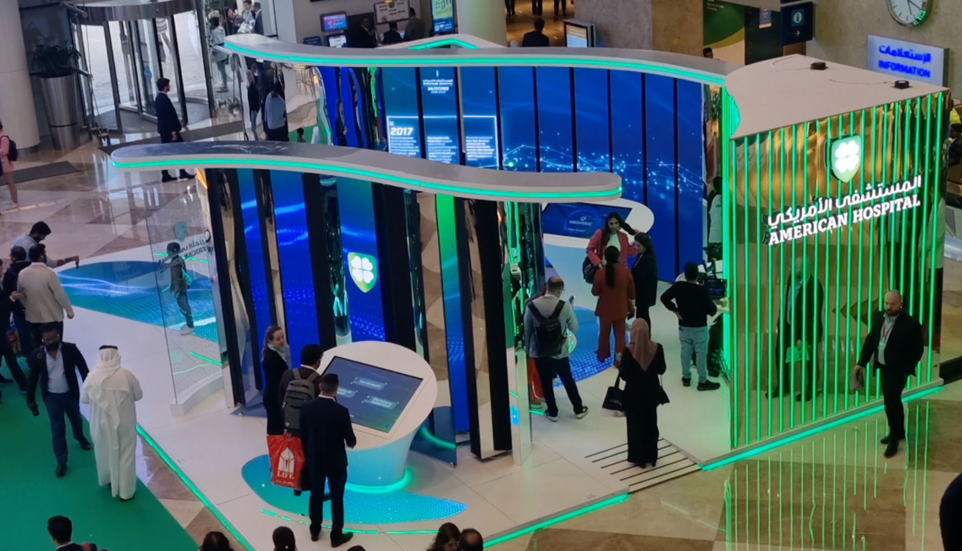 how kinetic pillars used in exhibition stand